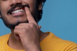 Tratamos eficazmente enfermedades de las encías como gingivitis y periodontitis. Recupera la salud de tu sonrisa con técnicas avanzadas y profesionales certificados.


